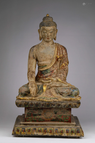 A CHINESE VINTAGE GLASS BUDDHA STATUE