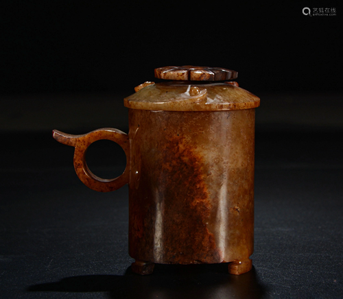 A CHINESE VINTAGE LIDDED JADE CUP