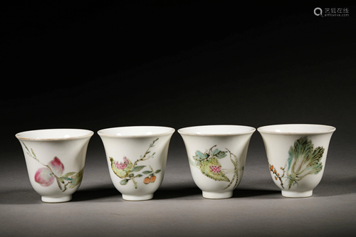 A SET OF FOUR CHINESE VINTAGE PORCELAIN CUPS