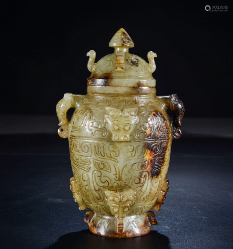 A CHINESE VINTAGE JADE LIDDED DISPLAY VASE