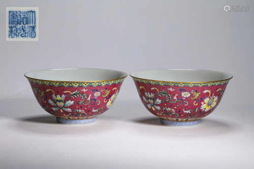 A PAIR OF CHINESE PORCELAIN VINTAGE BOWLS