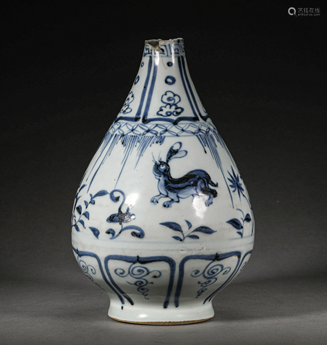 A CHINESE VINTAGE PORCELAIN VASE