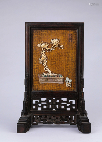 A CHINESE VINTAGE TABLE DISPLAY ITEM