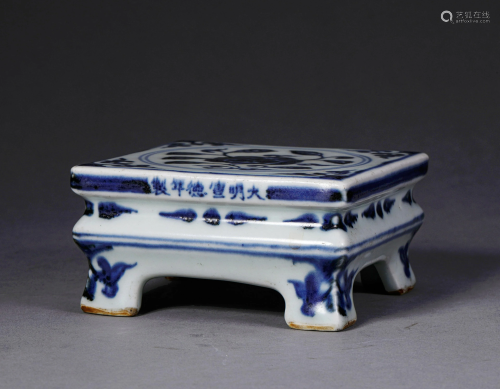 A CHINESE VINTAGE PORCELAIN INKSTICK REST