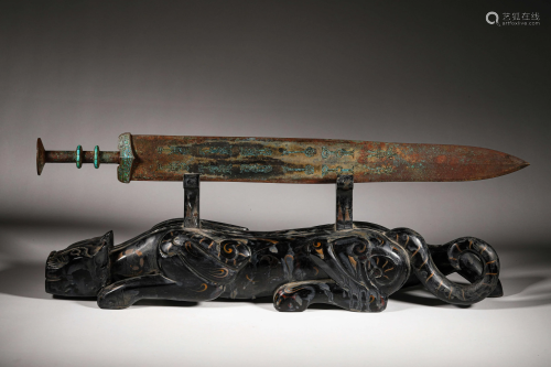 A CHINESE VINTAGE BRONZE SWORD