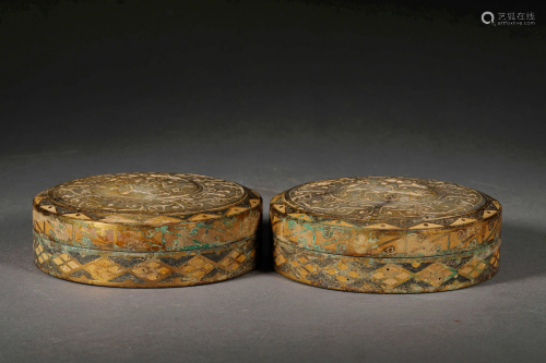 A CHINESE VINTAGE GOLD AND JADE INLAY LIDDED BOX