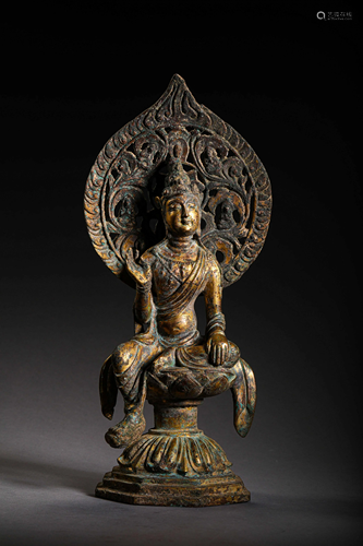 A CHINESE VINTAGE GILT BRONZE BUDDHA STATUE