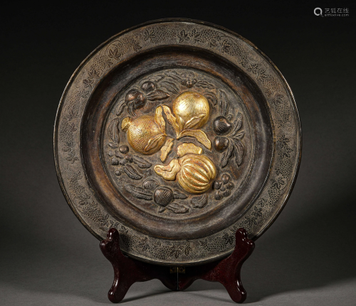 A CHINESE VINTAGE GILT SILVER SANDUO PLATE.