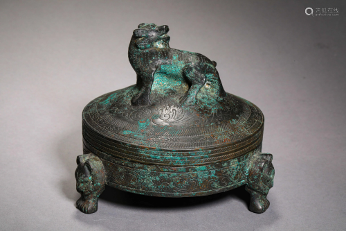 A CHINESE VINTAGE BRONZE BOX