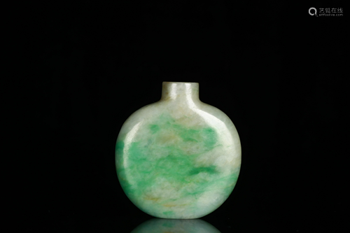 A JADEIET SNUFF BOTTLE