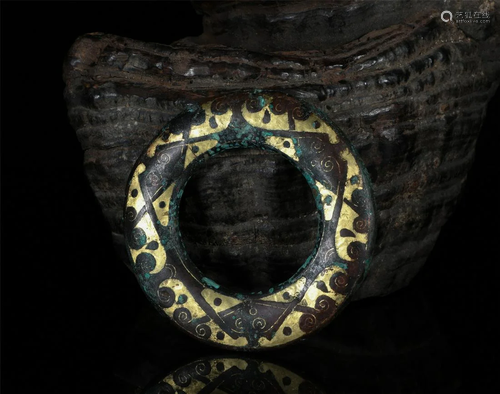 A BRONZE RING WITH GOLD INLAY