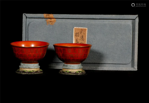 A PAIR OF IRON RED GLAZE PORCELAIN CUPS