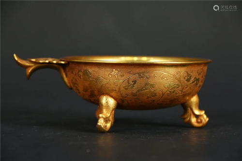 A SERVING CUP MADE OF GILT BRONZE