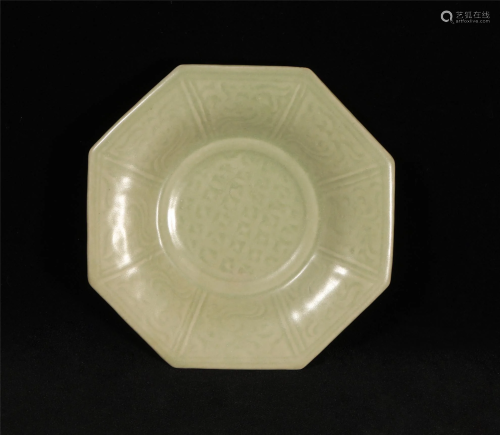 A LONG QUAN YAO POECELAIN PLATE