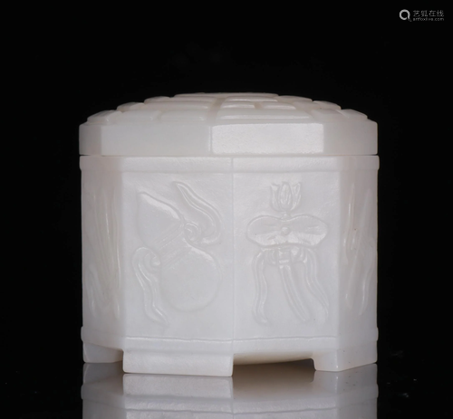 A HETIAN JADE BOX FOR ARCHERY RING