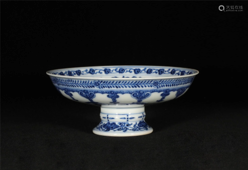 A QIANLONG STYLE BLUE-AND-WHITE PLATE