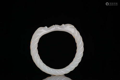 A HETIAN JADE DOUBLE DRAGON BRACELET