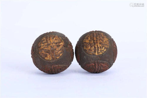 A PAIR OF BLENDING INCENSE PALM ROLLING BALLS