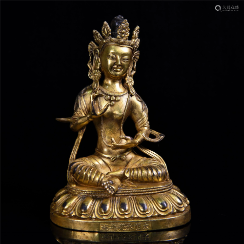 A GILT BRONZE SITTING GUAN YIN STATUE