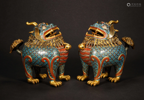 A PAIR OF CHINESE VINTAGE CLOISONNE INCENSE BURNERS