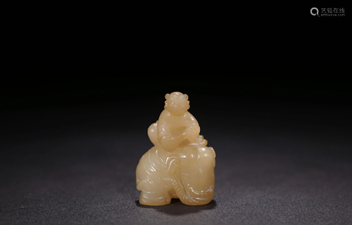 A HETIAN JADE FIGURINE