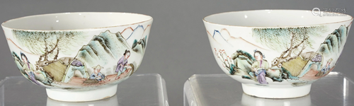 A pair of Chinese Famille Rose figural bowls