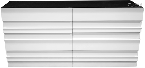 A Piero Lissoni style credenza