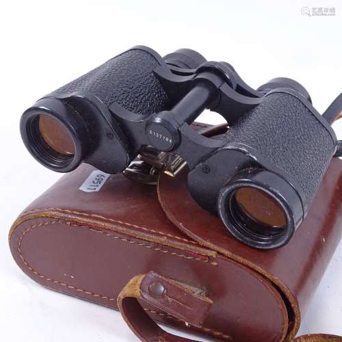 A pair of Carl Zeiss Jena Jenoptem 8 x 30 W binoculars, serial no. 6137184, cased