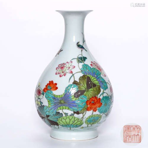 Qing famille rose flower pattern jade pot spring bottle