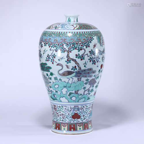 Ming Dynasty Longqing bucket color plum vase with peacock pattern