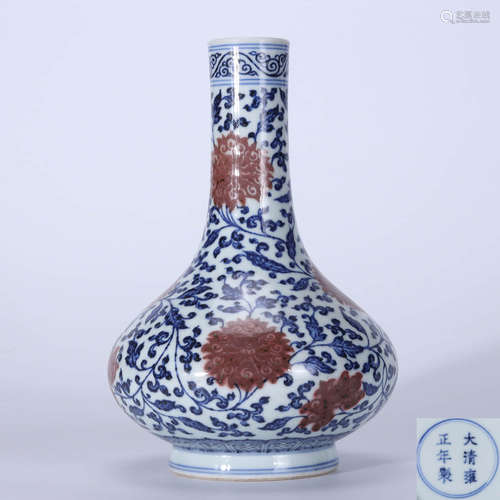 Qing Dynasty Yongzheng blue and white glaze red-wrapped lotus pattern long neck vase