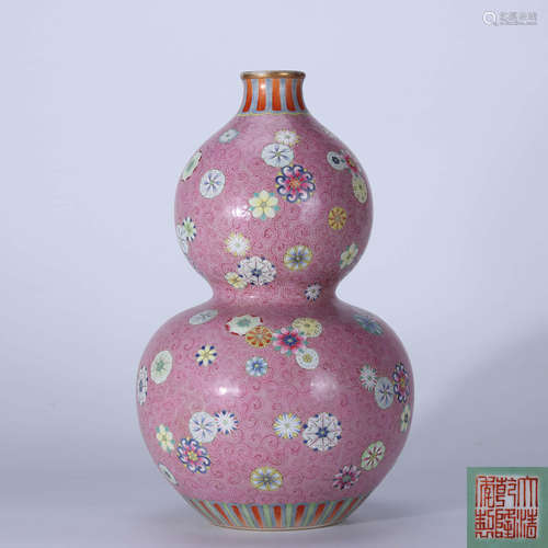 Qing Dynasty Qianlong carmine red leather ball pattern gourd vase