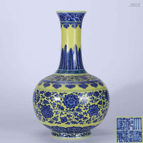 Qing Dynasty Qianlong Yellow Ground Blue-and-white Lotus Flower Appreciation Vase