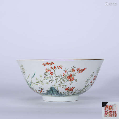 A pair of famille rose bowls with floral patterns in Jiaqing period