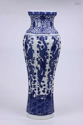 Qianlong blue and white sea water dragon pattern vase