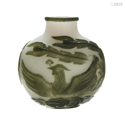 GREEN OVERLAY BEJING GLASS SNUFF BOTTLE