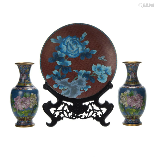 SET OF THREE CLOISONNE VASES AND PLATE WITH STAND