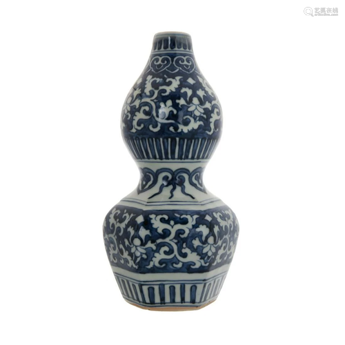 BLUE AND WHITE CALABASH VASE