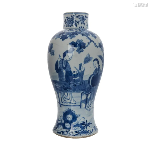 CHINESE BLUE AND WHITE VASE