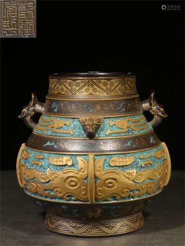 Overseas Backflow During the Republican Period. Exquisite Gold-traced Vase with Doublle Ears and Qianlong Reign Mark