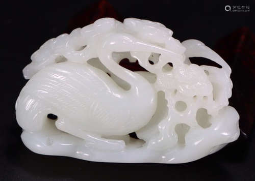 HETIAN JADE CRANE PATTERN PENDANT