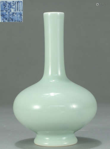 QIANLONG MARK FENQING CELADON GLAZE VASE