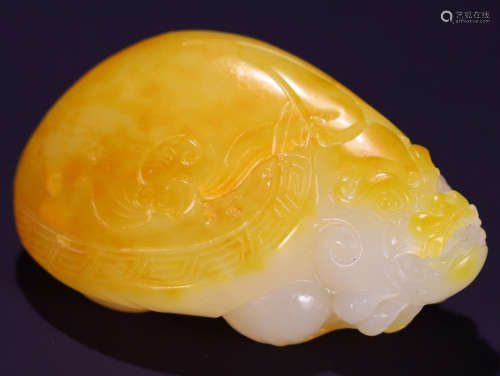 HETIAN JADE BEAST SHAPE PENDANT