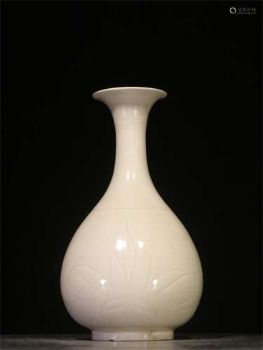 Old Collection.Exquisite Yuhuchun Vase with Floral Pattern ,Ding Kiln