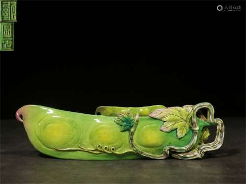 Overseas Backflow in the Twentieth Century. Hyacinth Bean Shaped Bionic Porcelain Ornament