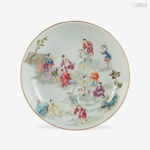 A Chinese famille rose-enameled porcelain dish,