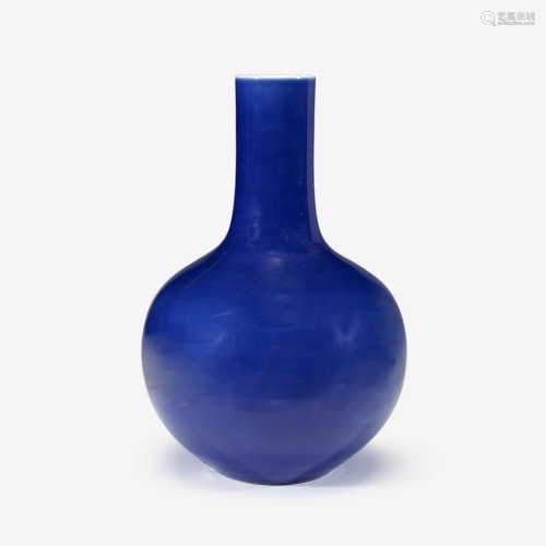 A Chinese cobalt blue-glazed bottle vase,