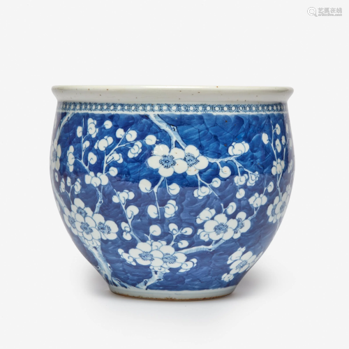 A Chinese blue and white porcelain jardinière,