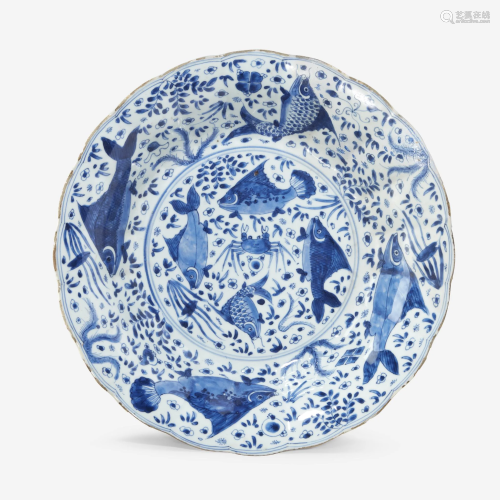 A large Chinese blue and white porcelain 