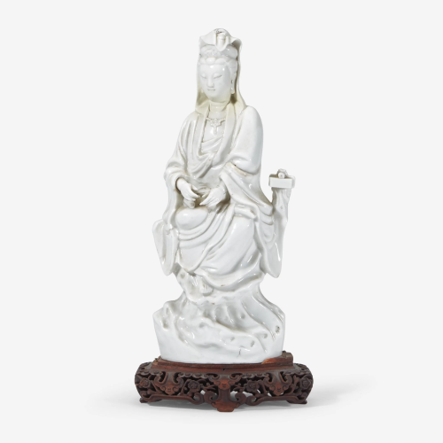 A Chinese Dehua porcelain figure of Guanyin, 18th
